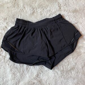 Lululemon Hotty Hot LR Short 2.5 Lined